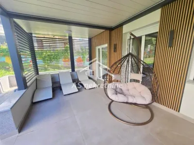 Dedinje-petosoban stan sa privatnim dvorištem