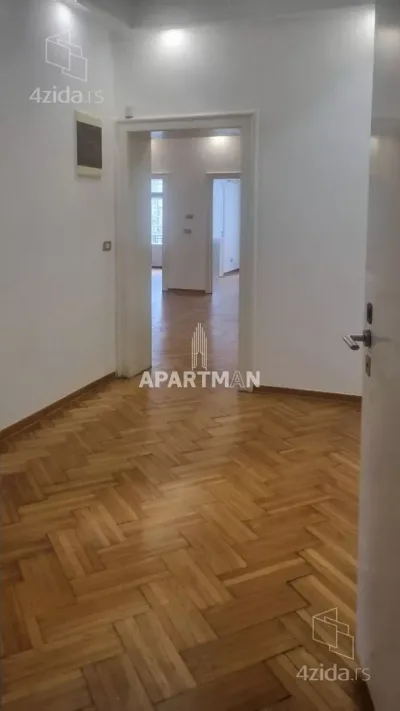 Četvorosoban stan za izdavanje, Kralja Milana