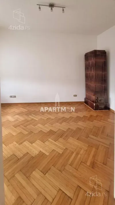 Četvorosoban stan za izdavanje, Kralja Milana