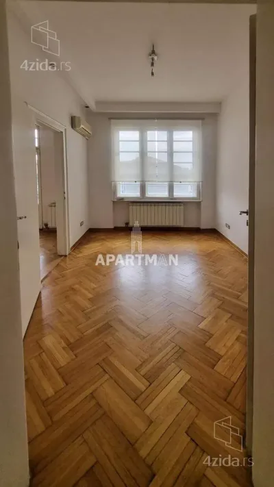 Četvorosoban stan za izdavanje, Kralja Milana