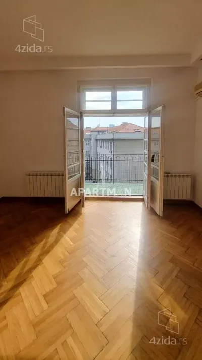 Četvorosoban stan za izdavanje, Kralja Milana