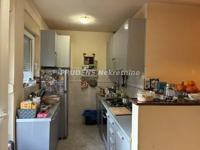 Trosoban stan, Medakovićeva, 200.000€, 80m²