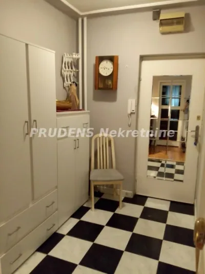Troiposoban stan, Saše Simeunovića (bivša Crnotravska), 215.000€, 78m²