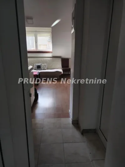 Trosoban stan, Kosovska, 240.000€, 80m²