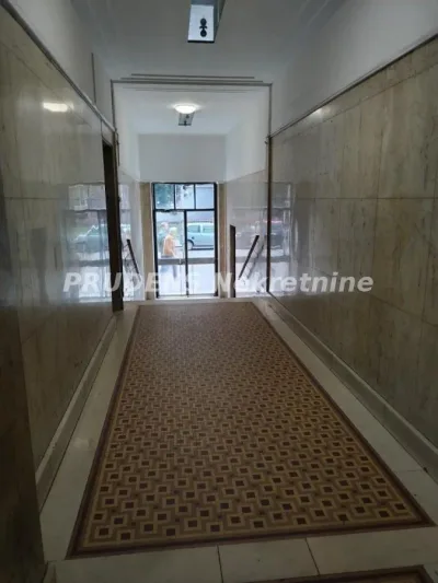 Trosoban stan, Kosovska, 240.000€, 80m²