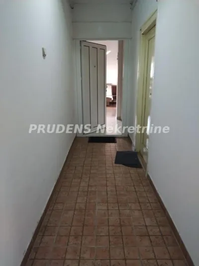 Trosoban stan, Kosovska, 240.000€, 80m²