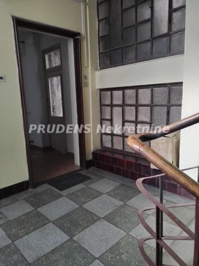 Trosoban stan, Kosovska, 240.000€, 80m²