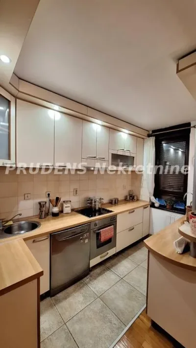 Četvorosoban stan, Metohijska, 380.000€, 109m²