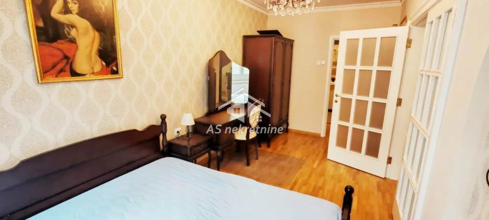 Luksuzno renoviran stan u Skadarliji, pešačka zona