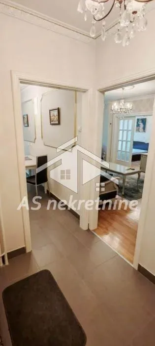 Luksuzno renoviran stan u Skadarliji, pešačka zona