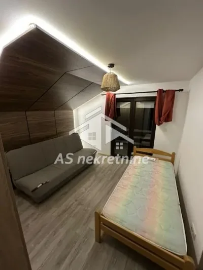 Porodična kuća sa bazenom - Blok 45