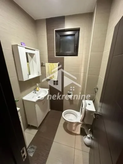 Porodična kuća sa bazenom - Blok 45