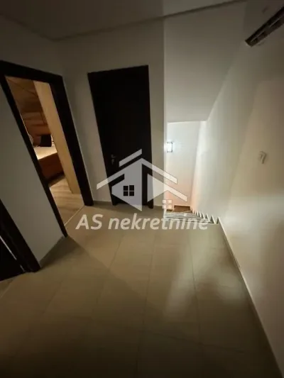 Porodična kuća sa bazenom - Blok 45