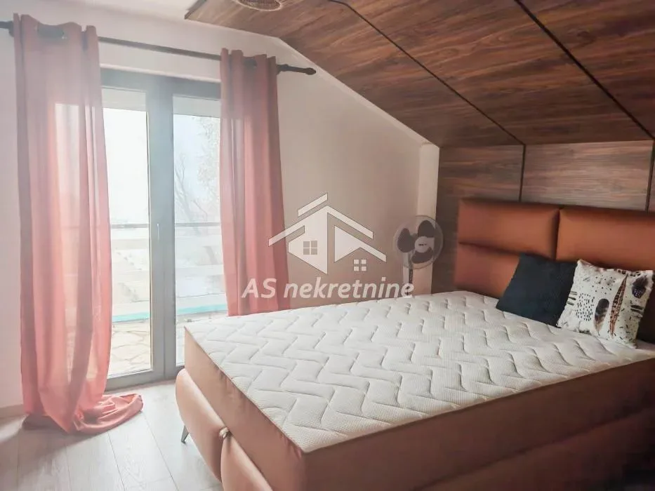 Porodična kuća sa bazenom - Blok 45
