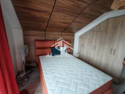 Porodična kuća sa bazenom - Blok 45