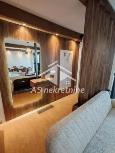Porodična kuća sa bazenom - Blok 45