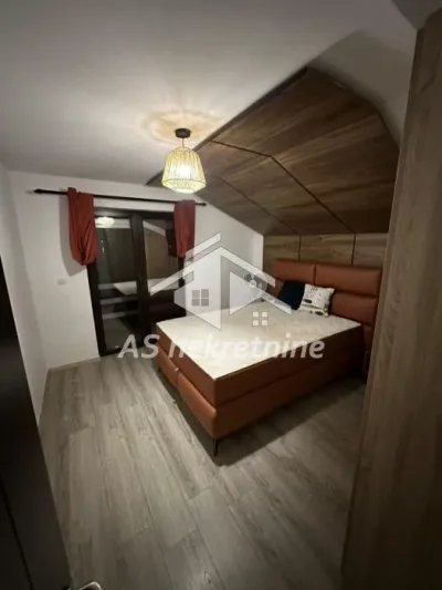 Porodična kuća sa bazenom - Blok 45