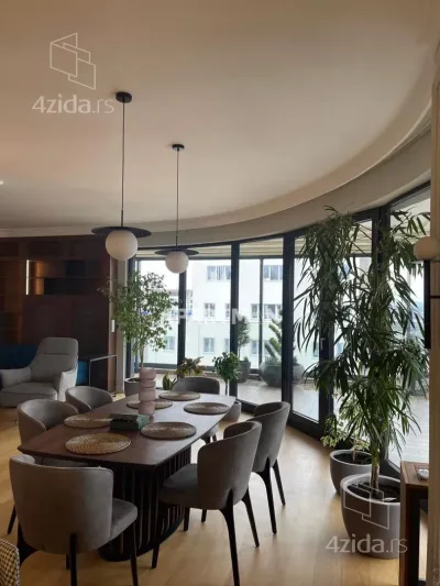 Četvorosoban stan na prodaju, Tošin bunar