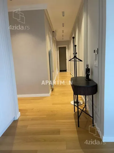 Četvorosoban stan na prodaju, Tošin bunar