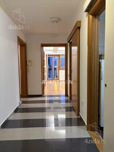 Trosoban stan na prodaju, Cara Nikolaja II