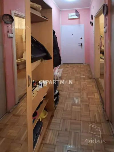 Dvoiposoban stan na prodaju, Milentija Popovića