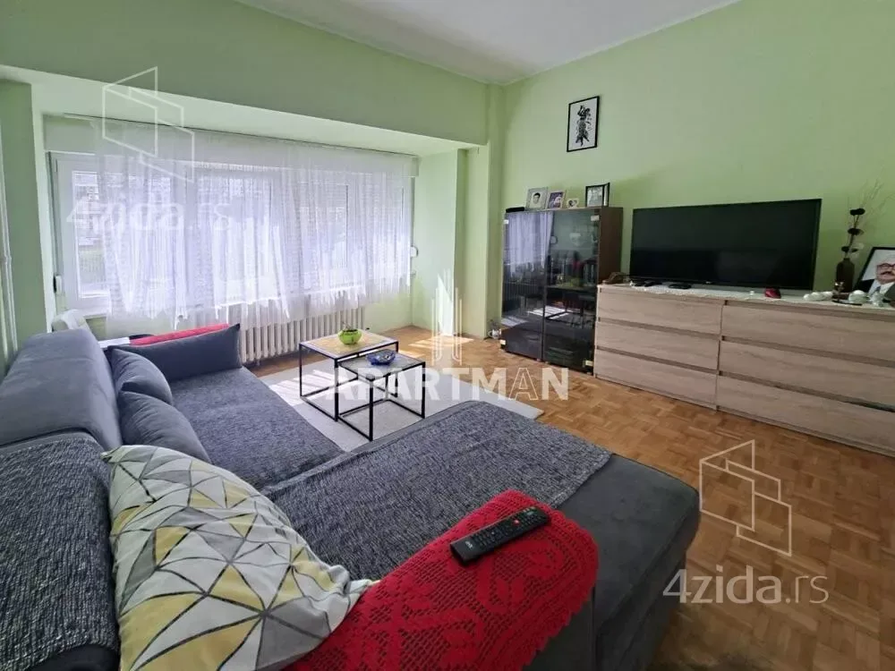 Dvoiposoban stan na prodaju, Milentija Popovića