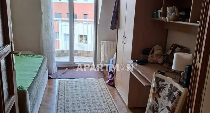 Troiposoban stan na prodaju, Požeška