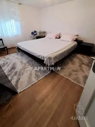 Trosoban stan na prodaju, Mozerova