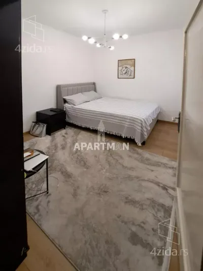 Trosoban stan na prodaju, Mozerova