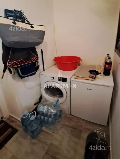 Trosoban stan na prodaju, Mozerova