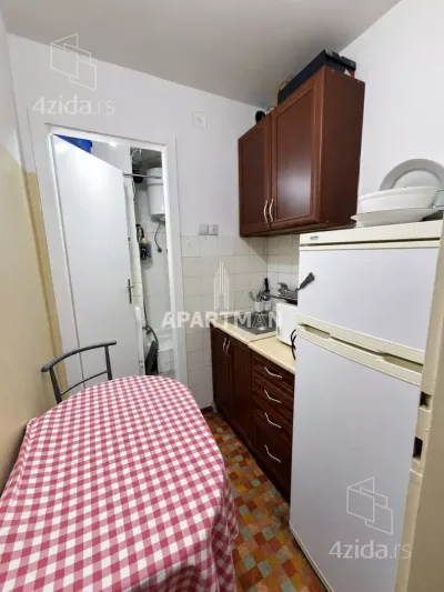 Garsonjera na prodaju, Vjekoslava Kovača