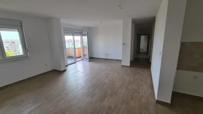 Stan četvoroiposoban, Stara Pazova