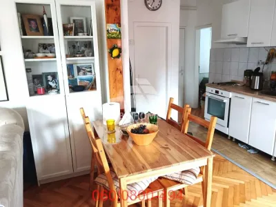 Dvoiposoban stan na Zvezdari, Živka Davidovića