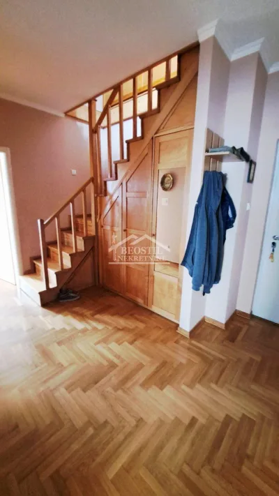 4-soban stan, duplex, 89 m2 centar Žarkova