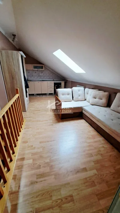 4-soban stan, duplex, 89 m2 centar Žarkova
