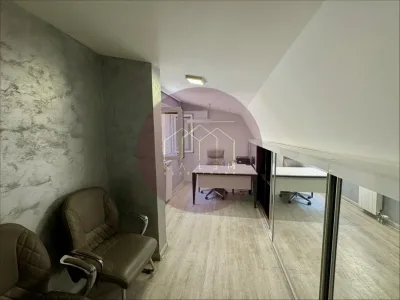 Petosoban stan u Pećskoj, Đeram pijaca