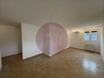 Trosoban stan u Ruđera Boškovića, Učiteljsko naselje