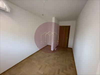 Trosoban stan u Ruđera Boškovića, Učiteljsko naselje