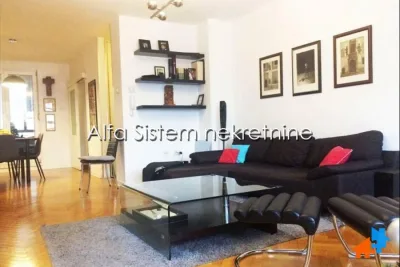 Trosoban stan na Voždovcu, Autokomanda