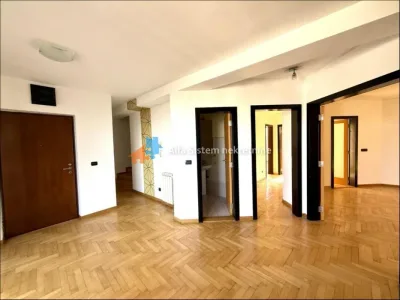 Luksuzan dupleks na Vračaru