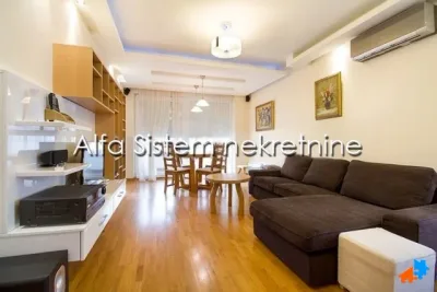 Trosoban stan u Belvillu - Novi Beograd (Blok 67)