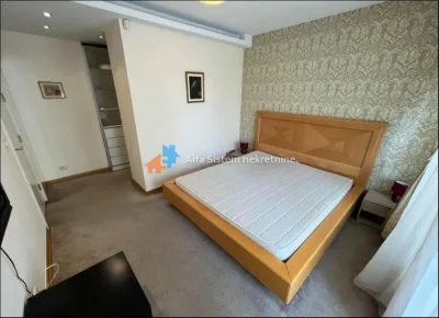 Trosoban stan u Belvillu - Novi Beograd (Blok 67)
