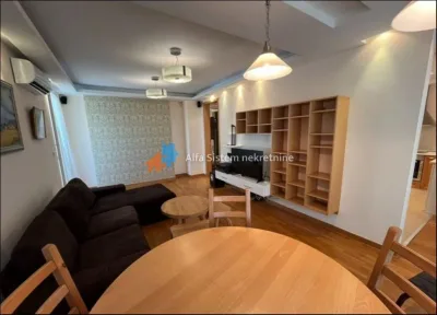 Trosoban stan u Belvillu - Novi Beograd (Blok 67)