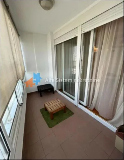 Trosoban stan u Belvillu - Novi Beograd (Blok 67)