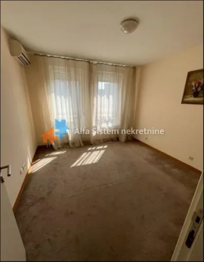 Trosoban stan u Belvillu - Novi Beograd (Blok 67)