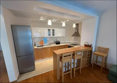 Trosoban stan u Belvillu - Novi Beograd (Blok 67)