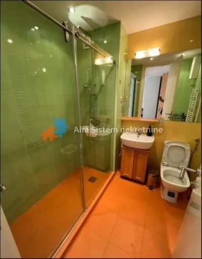 Trosoban stan u Belvillu - Novi Beograd (Blok 67)
