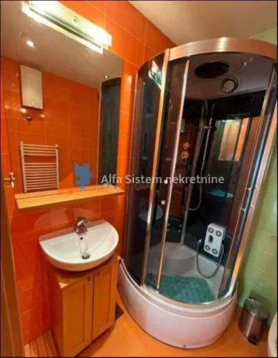 Trosoban stan u Belvillu - Novi Beograd (Blok 67)