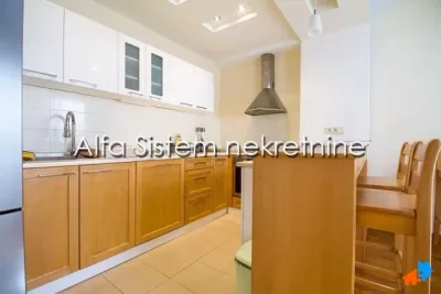 Trosoban stan u Belvillu - Novi Beograd (Blok 67)