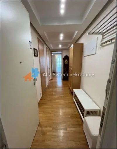 Trosoban stan u Belvillu - Novi Beograd (Blok 67)